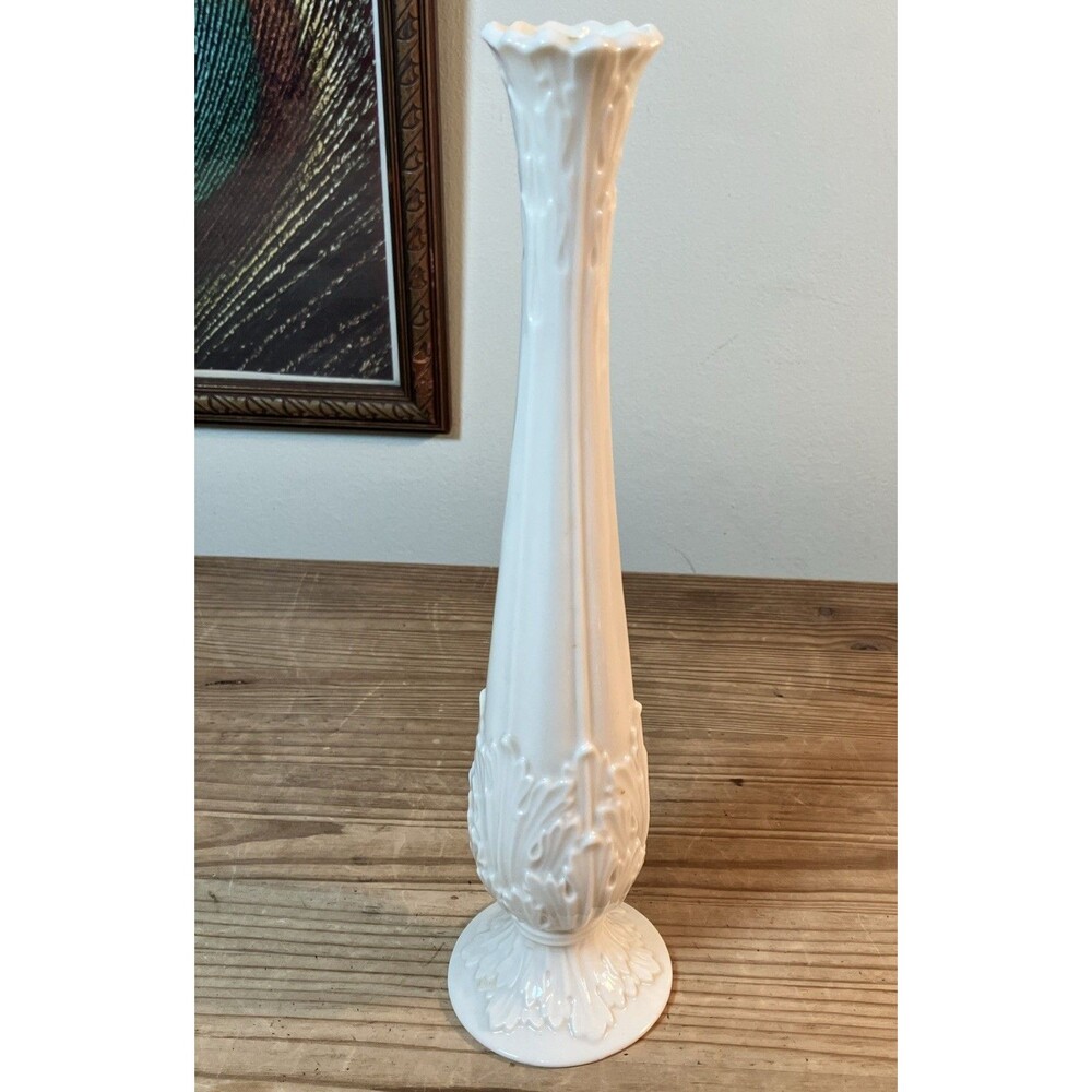 Lenox Florentine Bud Vase Ivory Vintage Acanthus Leaf 11” late 20th century